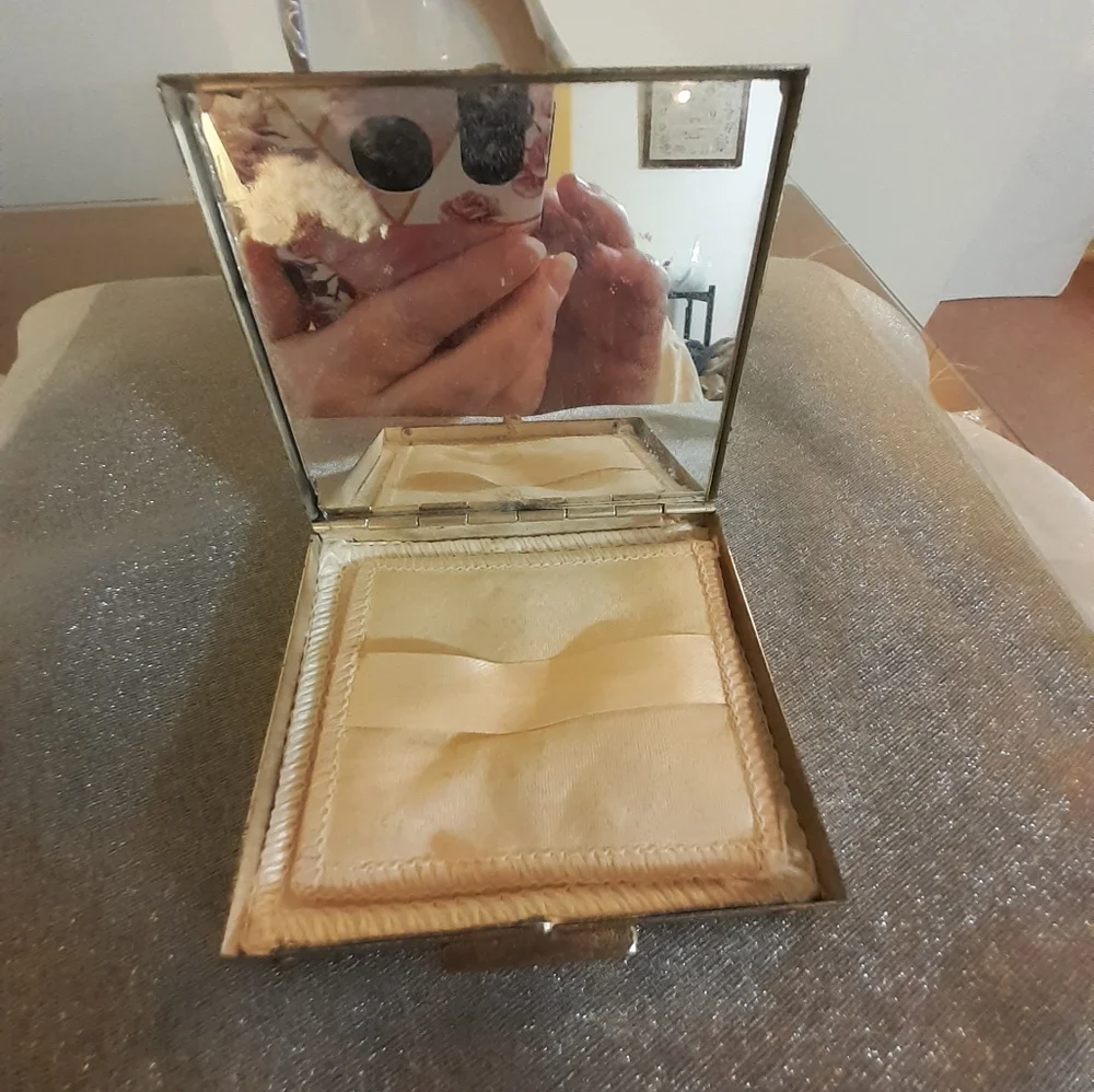 Vintage Compact Pic of Jesus Faux Pearl and Blue Crystal  194…